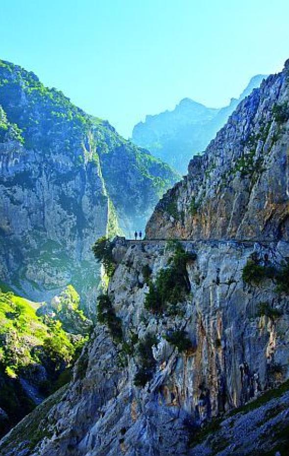 La impresionante ruta de montaña a nada de Galicia que esconde un ...