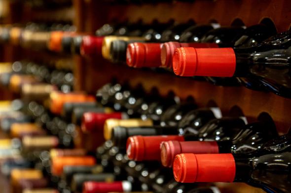 Un experto en vino revela las mejoras formas de guardarlo una vez abierto