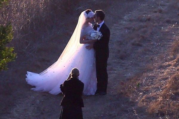 Boda de Anne Hathaway: vestido de boda de Valentino para casarse con Adan  Shulman (FOTOS)