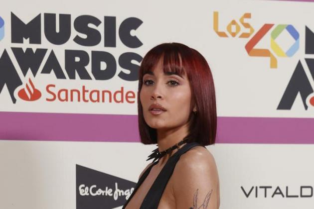 Aitana sorprende en LOS40 Music Awards con pelo rojo y 'look' de impacto