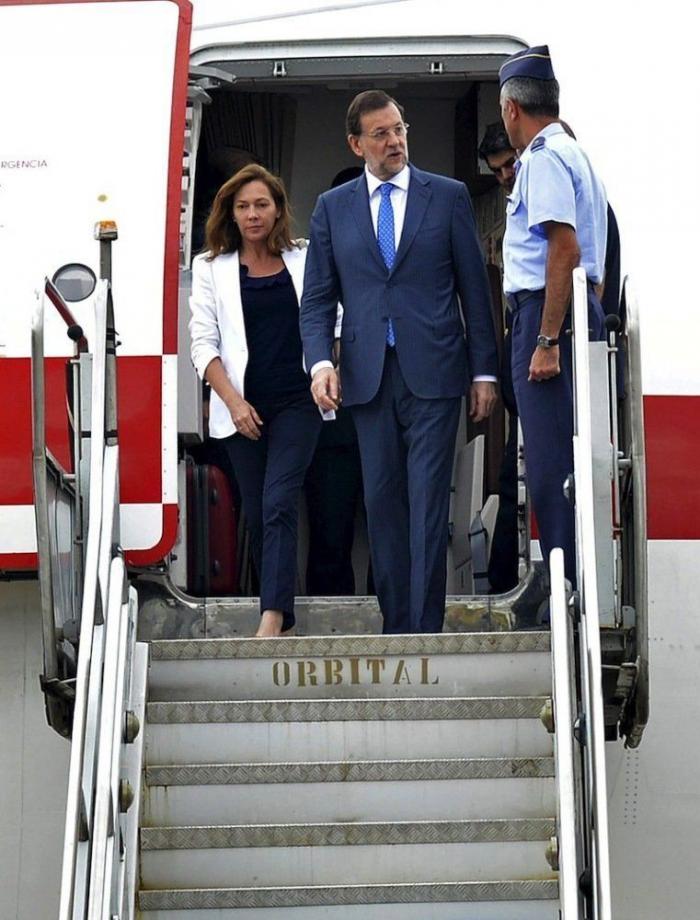 Elvira Fernández, Viri: la mujer de Rajoy reaparece de blanco (FOTOS)