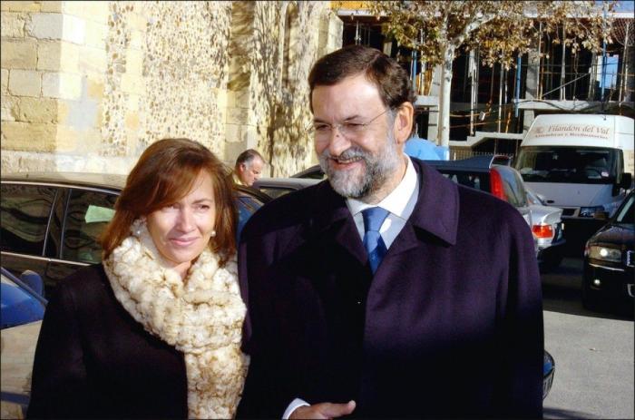 Elvira Fernández, Viri: la mujer de Rajoy reaparece de blanco (FOTOS)