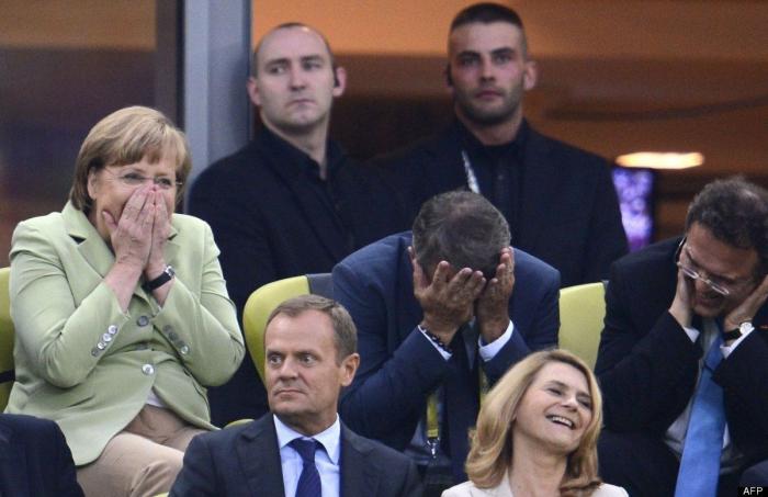 Merkel causa furor en el partido Grecia- Alemania (FOTOS)