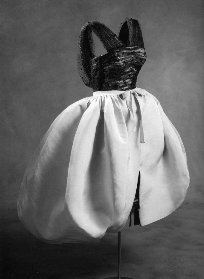 Balenciaga por Outumuro: "Mirar y pensar Balenciaga" llega al Museo del Traje de Madrid (FOTOS)
