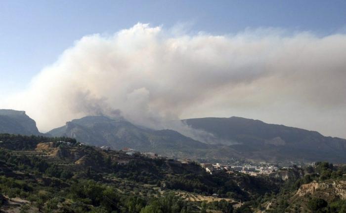 El incendio de Alcoy amenaza un parque natural y podría haber quemado ya 150 hectáreas (FOTOS)