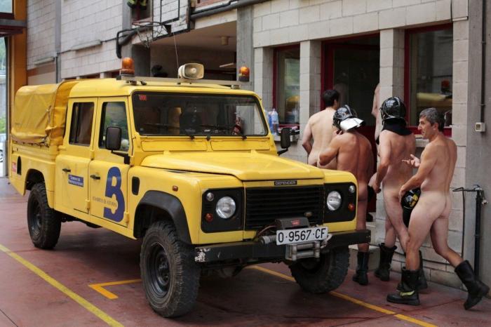 Bomberos de Mieres, desnudos en protesta por los recortes (FOTOS)