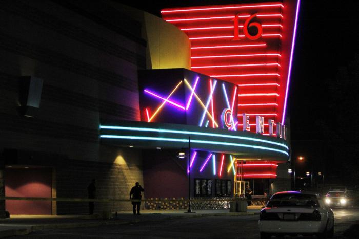 El asesino del cine de Denver compró su arsenal a través de internet (FOTOS)