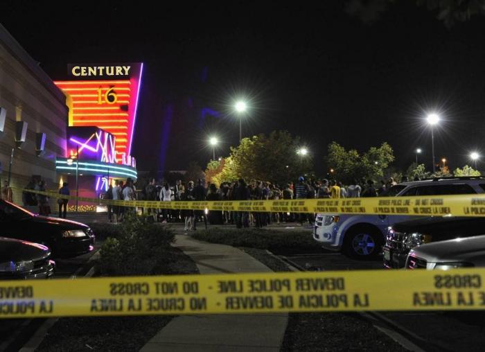 El asesino del cine de Denver compró su arsenal a través de internet (FOTOS)