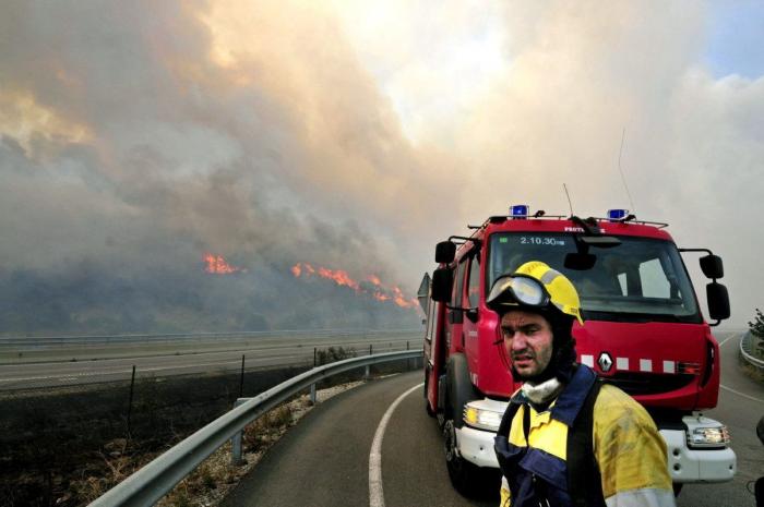 La Generalitat confía en controlar hoy el fuego de Alt Empordà (FOTOS)