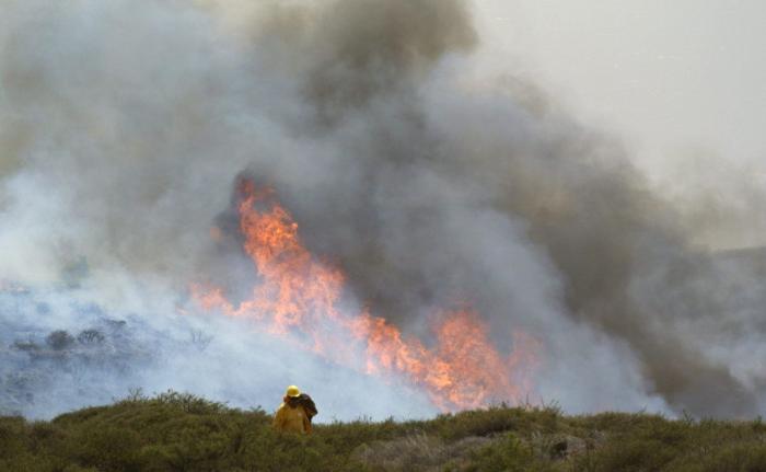 Los dos incendios de La Gomera estables tras el cambio en el tiempo (FOTOS)