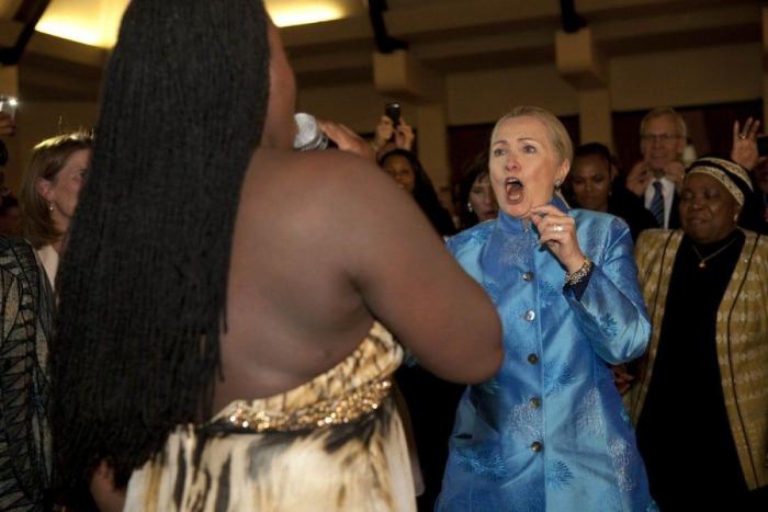 Hillary Clinton bailando: despedida de su viaje a Sudáfrica (VíDEO, FOTOS)