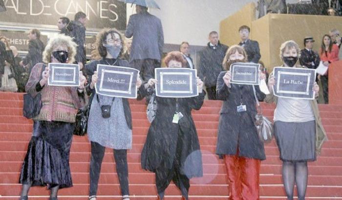 Un grupo de feministas francesas se ponen barba para reivindicar los derechos de las mujeres (FOTOS)