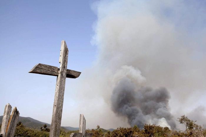 La ola de calor y el fuerte viento mantienen activos más de 10 incendios en toda España