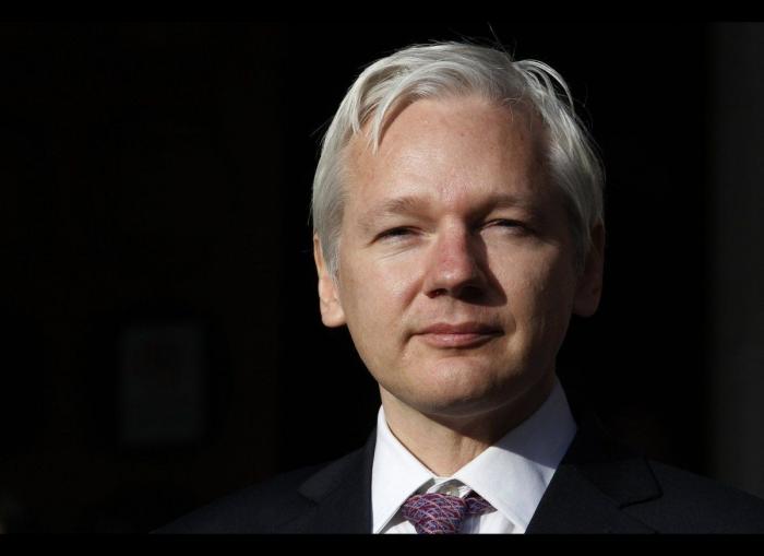 Reino Unido amenaza con asaltar la embajada de Ecuador en Londres para arrestar a Assange