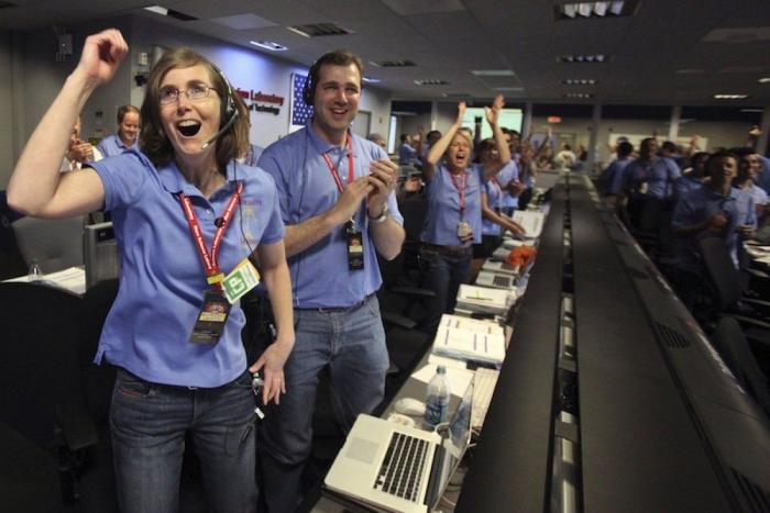 Los ingenieros de Curiosity: quiénes son esos hombres de azul de la NASA (FOTOS)