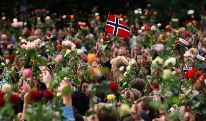 La televisión pública noruega difunde por primera vez imágenes del atentado con furgoneta bomba de Breivik (VÍDEO)