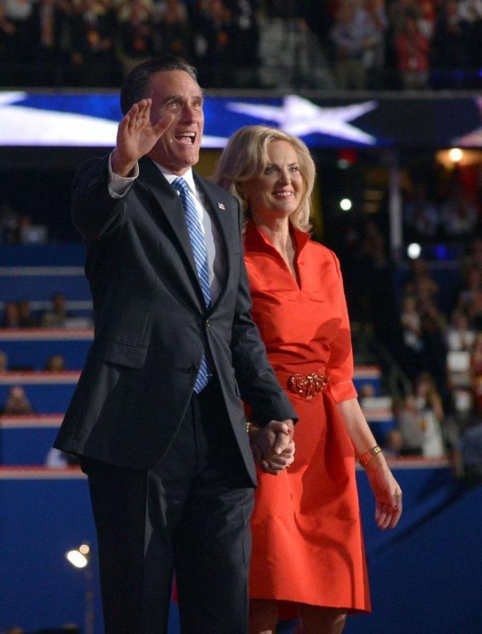 Ann Romney defiende a su marido Mitt, "ese joven alto y encantador"