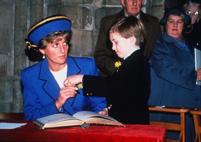 Bautizan a la princesa Carlota con el recuerdo de Diana de Gales muy presente (FOTOS)