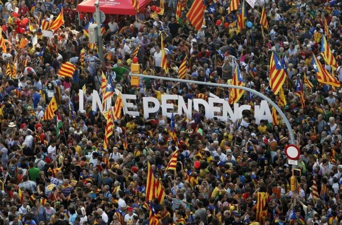 Diada 2012: Miles de personas colapsan el centro de Barcelona bajo el lema "Catalunya, nuevo estado de Europa" (FOTOS)