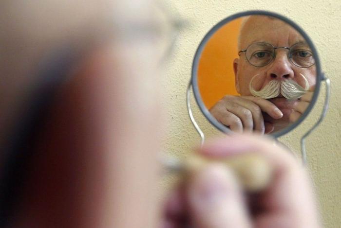 El bigote hasta la barriga despide 'movember' en internet (FOTOS)