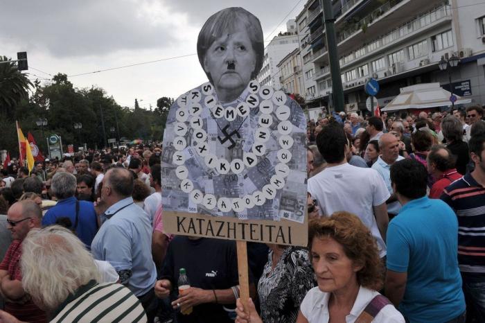 Miles de griegos protestan contra la visita de Angela Merkel (FOTOS)