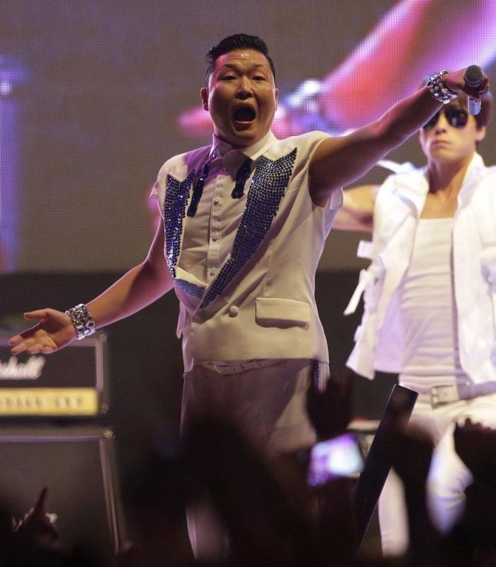 Gangnam Style: Madonna y PSY, juntos en el escenario, con el baile del caballo (VIDEO)