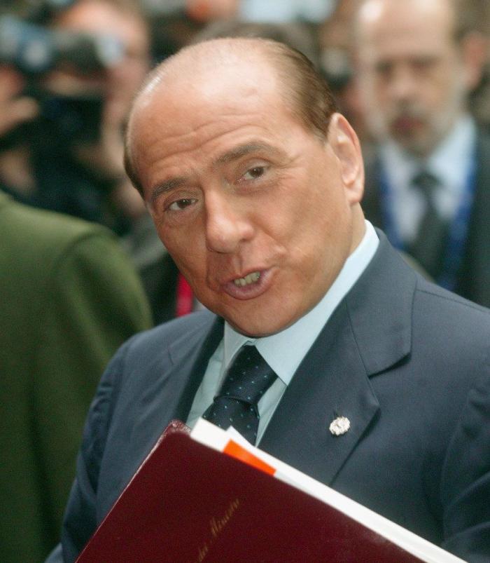 Berlusconi, al recibir el alta tras superar el coronavirus: "Esta vez también me he librado"