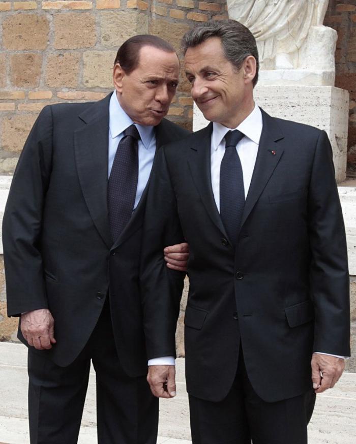 Silvio Berlusconi celebra una boda simbólica con su novia Marta, 53 años más joven que él