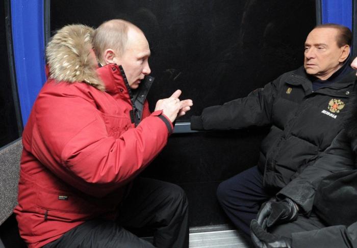 Pillan a Berlusconi confesando que Putin le regaló vodka por su cumpleaños y que le considera "el primero" de sus amigos