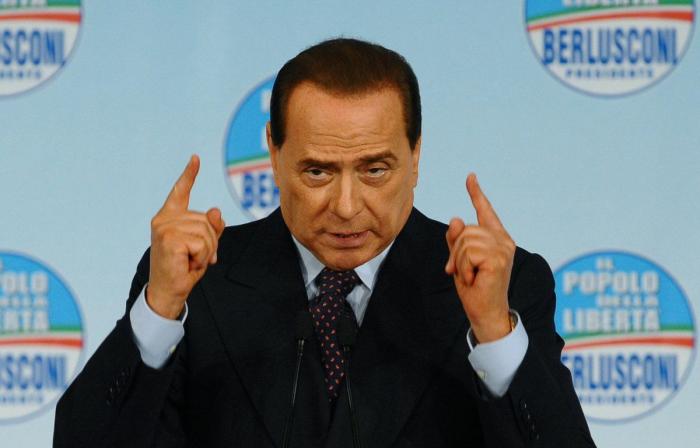 Berlusconi, ingresado con coronavirus, se encuentra "en fase delicada"