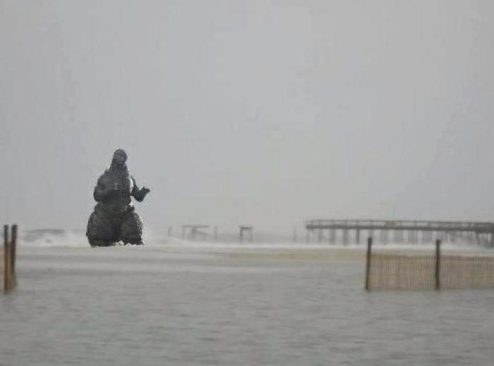 Huracán Sandy: reporteros que se mojaron para retransmitir su llegada (VÍDEOS)