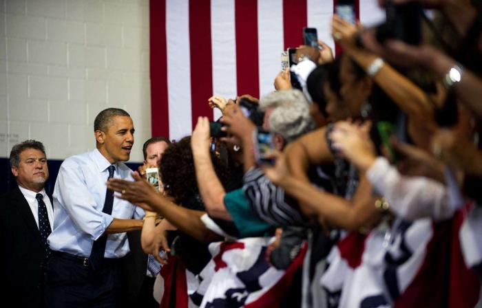 Elecciones EEUU 2012: Obama vota por adelantado en un centro de Chicago (VÍDEO)
