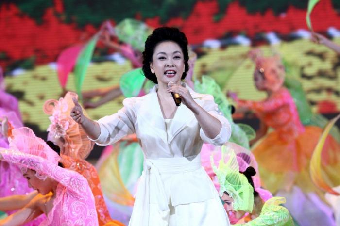 La próxima primera dama de China, Peng Liyuan, una cantante al servicio del Estado (VÍDEOS, FOTOS)