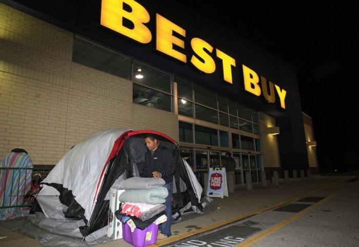 Peleas en rebajas en Black Friday: lucha en Walmart en el día del consumismo en EEUU (VÍDEO, FOTOS)