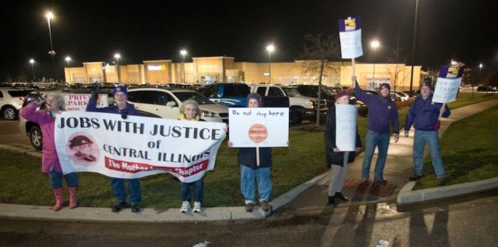Peleas en rebajas en Black Friday: lucha en Walmart en el día del consumismo en EEUU (VÍDEO, FOTOS)