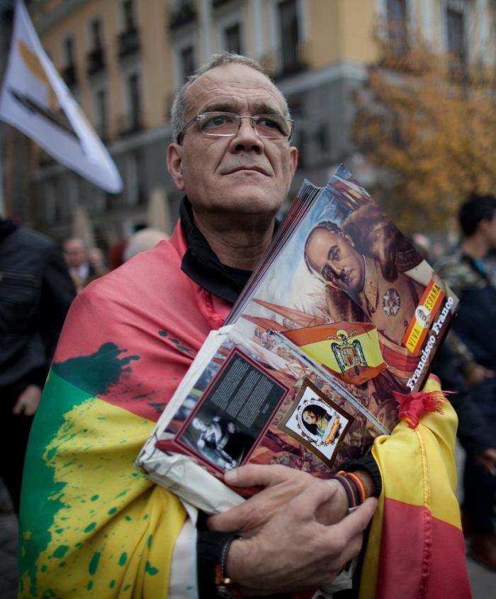 Franquistas se manifestaron en Madrid coincidiendo con las elecciones catalanas (FOTOS)
