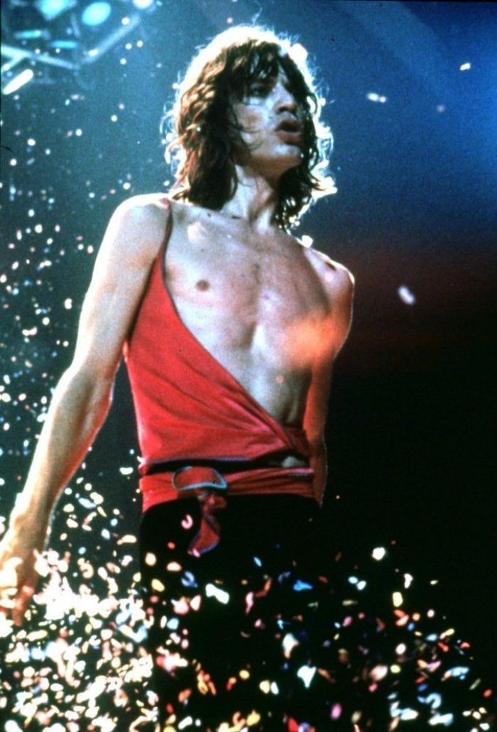Mick Jagger vacila a su hijo adolescente como tu padre te vacila a ti
