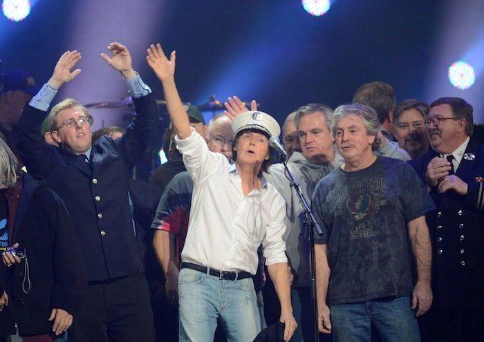 Paul McCartney con Nirvana: el ex Beatle sustituye a Kurt Cobain en el concierto 12/12/12 por las víctimas de Sandy (VÍDEO)