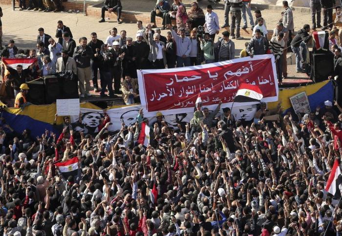 Protestas en Egipto: la oposición laica rechaza el diálogo propuesto por Morsi y vuelve al palacio presidencial