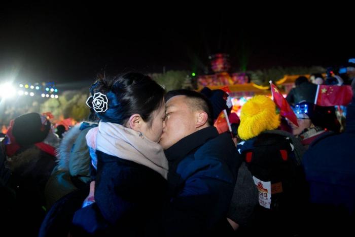 Año 2013: Besos para recibir el Año Nuevo (FOTOS)
