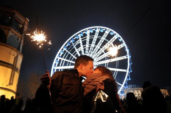 Año 2013: Besos para recibir el Año Nuevo (FOTOS)
