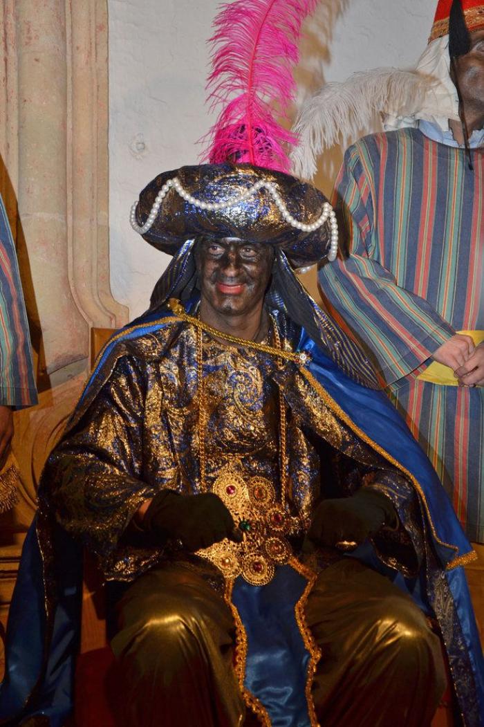 Baltasares pintados, famosos disfrazados y otros horrores: los peores reyes negros de la historia (FOTOS)