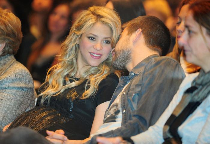 Fotos de Shakira embarazada: luce barriga en la presentación del libro de su padre (FOTOS)