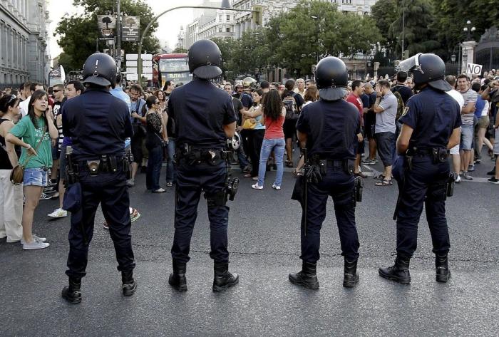 Los funcionarios vuelven a salir a la calle y cortan la Gran Vía de Madrid