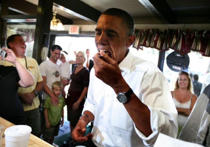Internautas lidian una batalla de Photoshop con Obama y sus gafas de realidad virtual de protagonistas