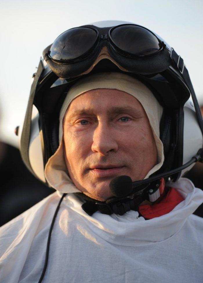 Vladimir Putin y las grullas: el presidente ruso se fotografía guiándolas en su migración (FOTOS)