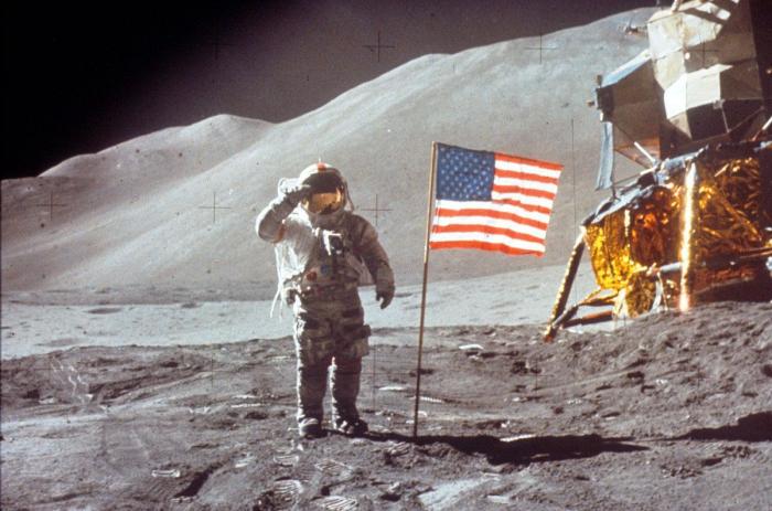 EEUU retrasa para 2025 el regreso a la Luna y espera hacerlo antes que China