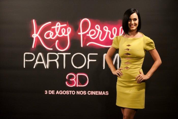 Katy Perry: escote 'raruno' en la gira de presentación de su película en Brasil (FOTOS)