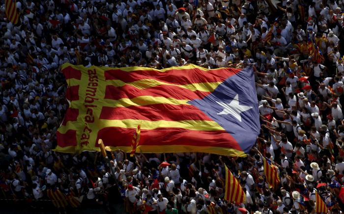 Puigdemont: "Si no hay referéndum, alguien propondrá una declaración unilateral de independencia"