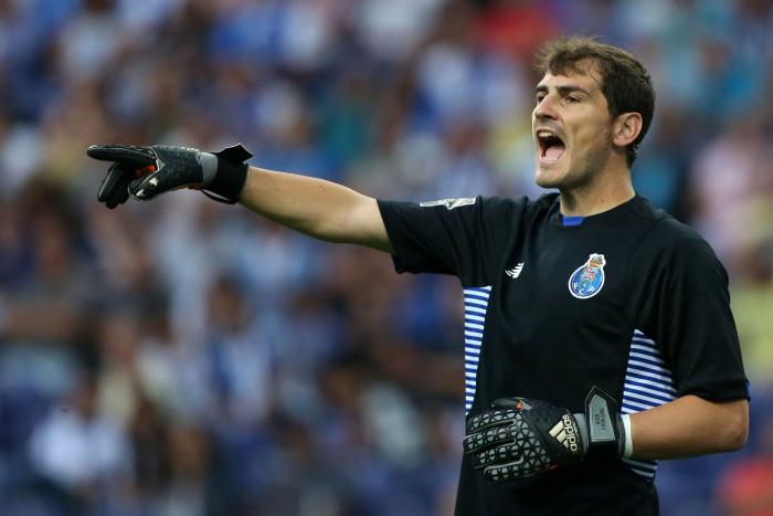 Iker Casillas lanza esta encuesta política en Twitter y deja a todos sorprendidos: "Qué random"